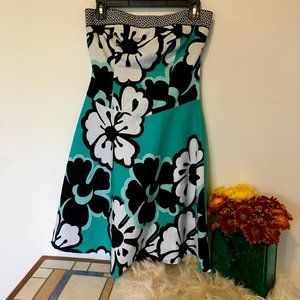 B. Smart Strapless Hawaiin Floral Dress